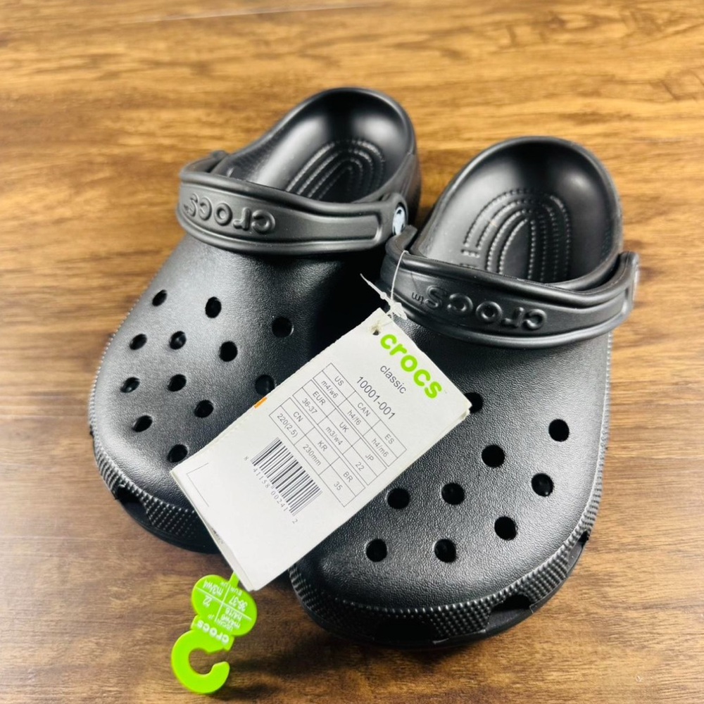 CROCS Unisex Black Clogs 4Men/ 6 Women